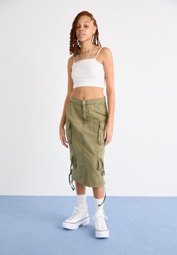 Юбка с накладными карманами