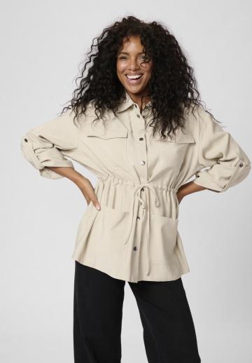 Куртка с накладнымит карманами