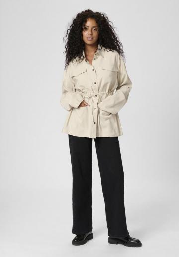 Куртка с накладнымит карманами