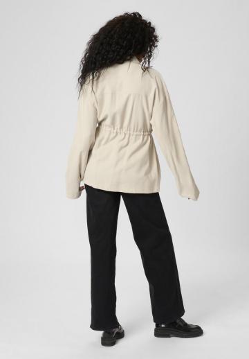 Куртка с накладнымит карманами