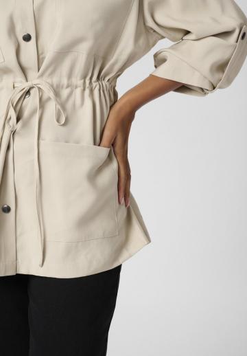 Куртка с накладнымит карманами