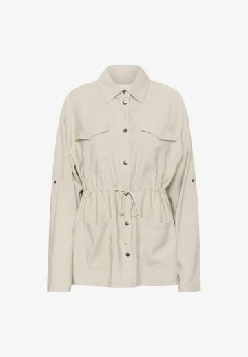 Куртка с накладнымит карманами