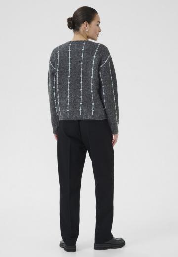 Пуловер в полоску