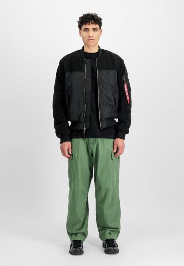 Брюки с накладными карманами