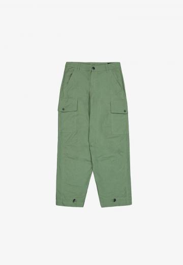 Брюки с накладными карманами