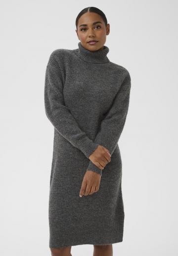 Вязаное платье