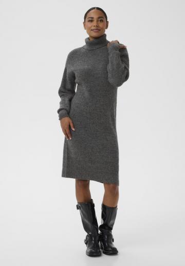 Вязаное платье