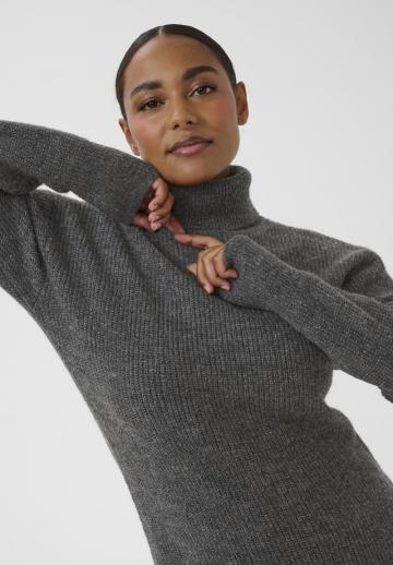 Вязаное платье