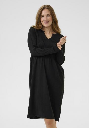 Вязаное платье