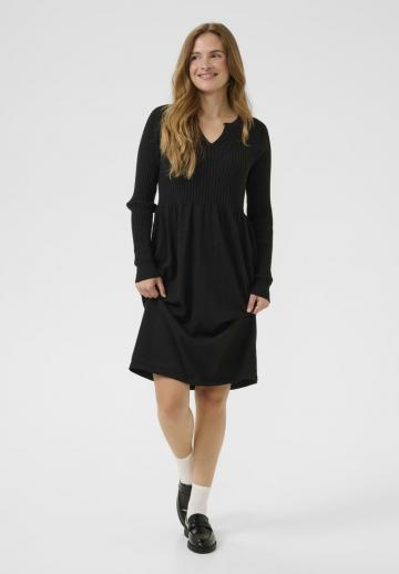 Вязаное платье