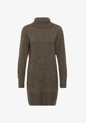 Вязаное платье