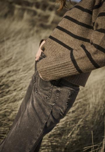 Пуловер в полоску