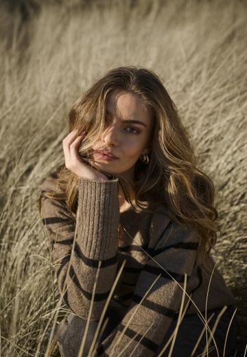 Пуловер в полоску