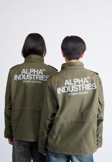 Куртка с накладнымит карманами