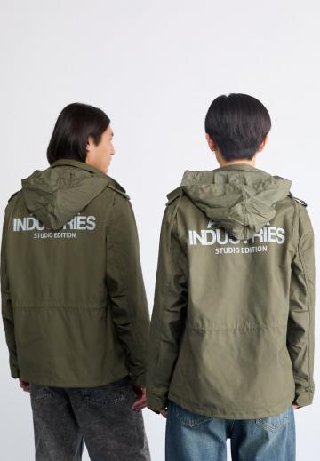 Куртка с накладнымит карманами