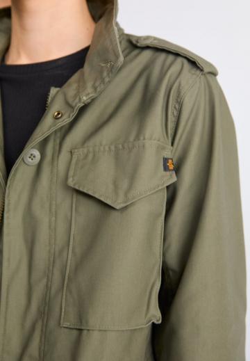 Куртка с накладнымит карманами