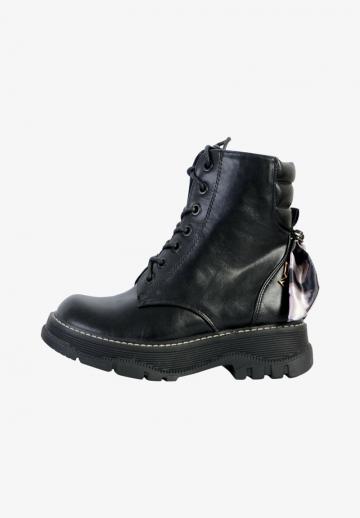 Ботинки на шнуровке