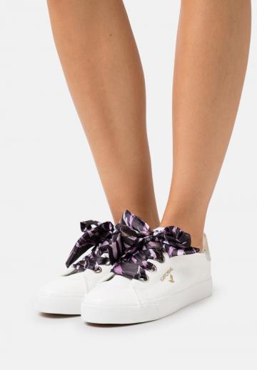 Гандбольные кроссовки