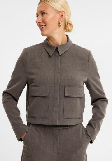 Куртка с накладнымит карманами