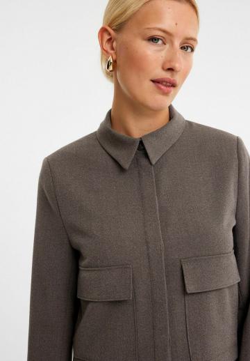 Куртка с накладнымит карманами