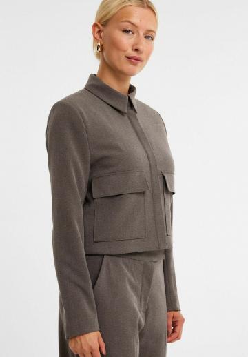 Куртка с накладнымит карманами