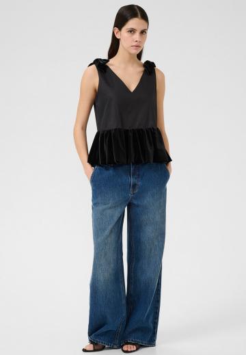 Блузка без рукавов