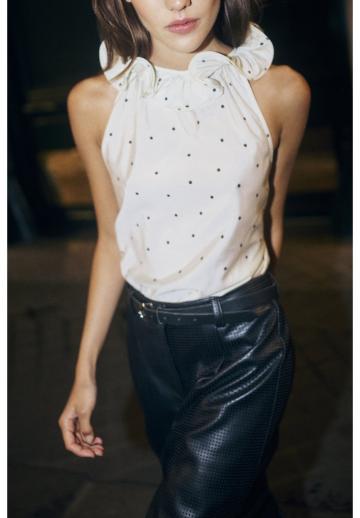 Блузка без рукавов