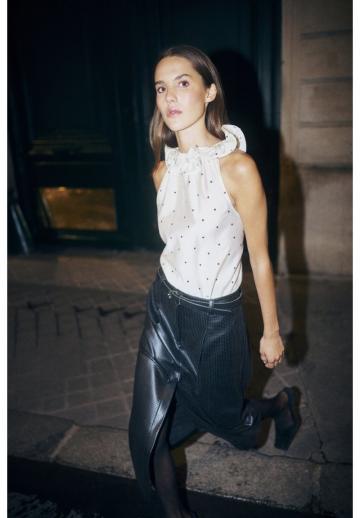 Блузка без рукавов