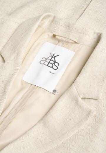 Короткое пальто