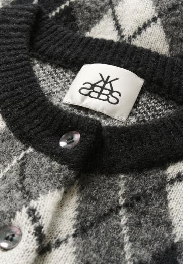 Жаккардовая вязаная кофта