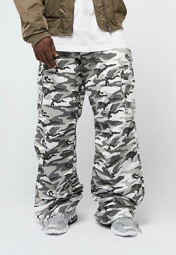 Брюки с накладными карманами