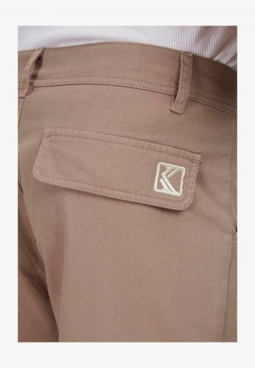 Брюки с накладными карманами