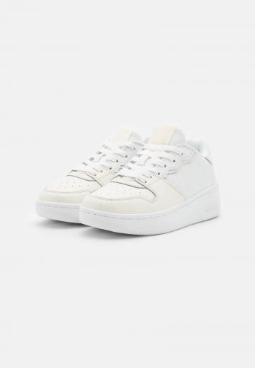 Гандбольные кроссовки