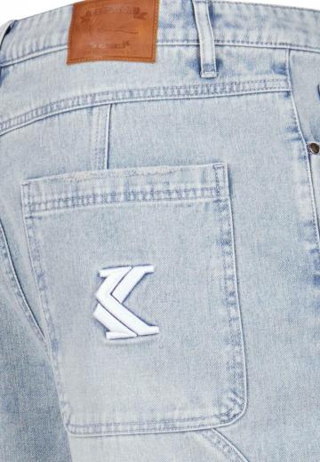 Прямые джинсы