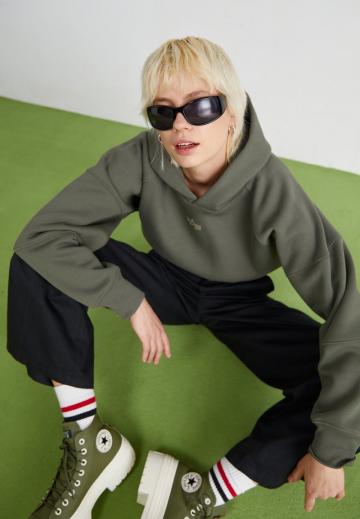 Пуловер с капюшоном