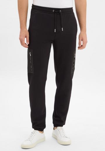 Брюки с накладными карманами