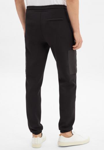 Брюки с накладными карманами