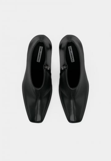 Полусапожки на высоком каблуке