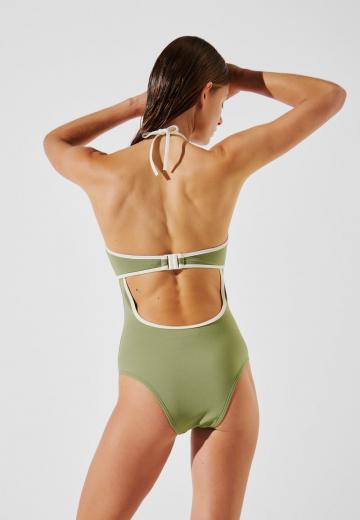 Слитный купальник