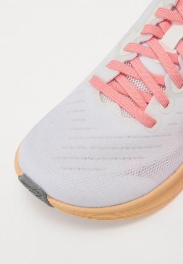 Беговые кроссовки