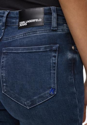 Узкие джинсы