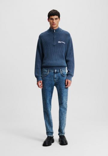 Узкие джинсы