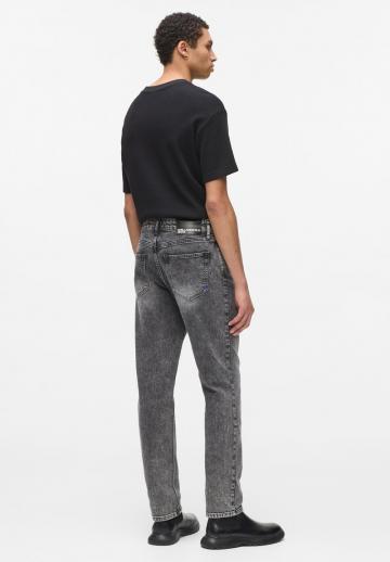 Прямые джинсы