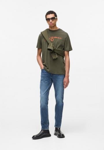 Узкие джинсы