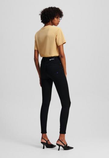 Узкие джинсы