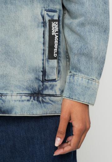 Джинсовая куртка