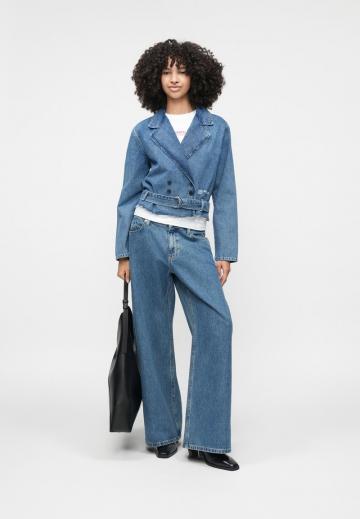 Короткий блейзер