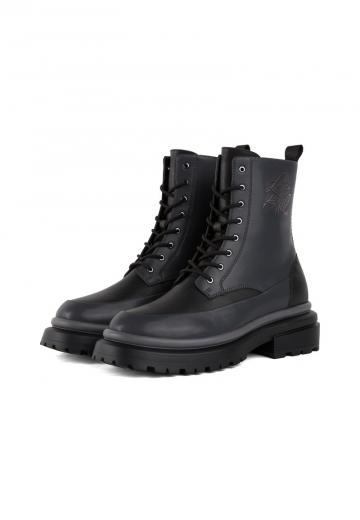 Ботинки на шнуровке
