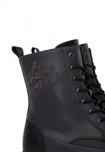 Ботинки на шнуровке