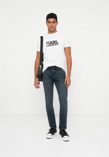 Узкие джинсы